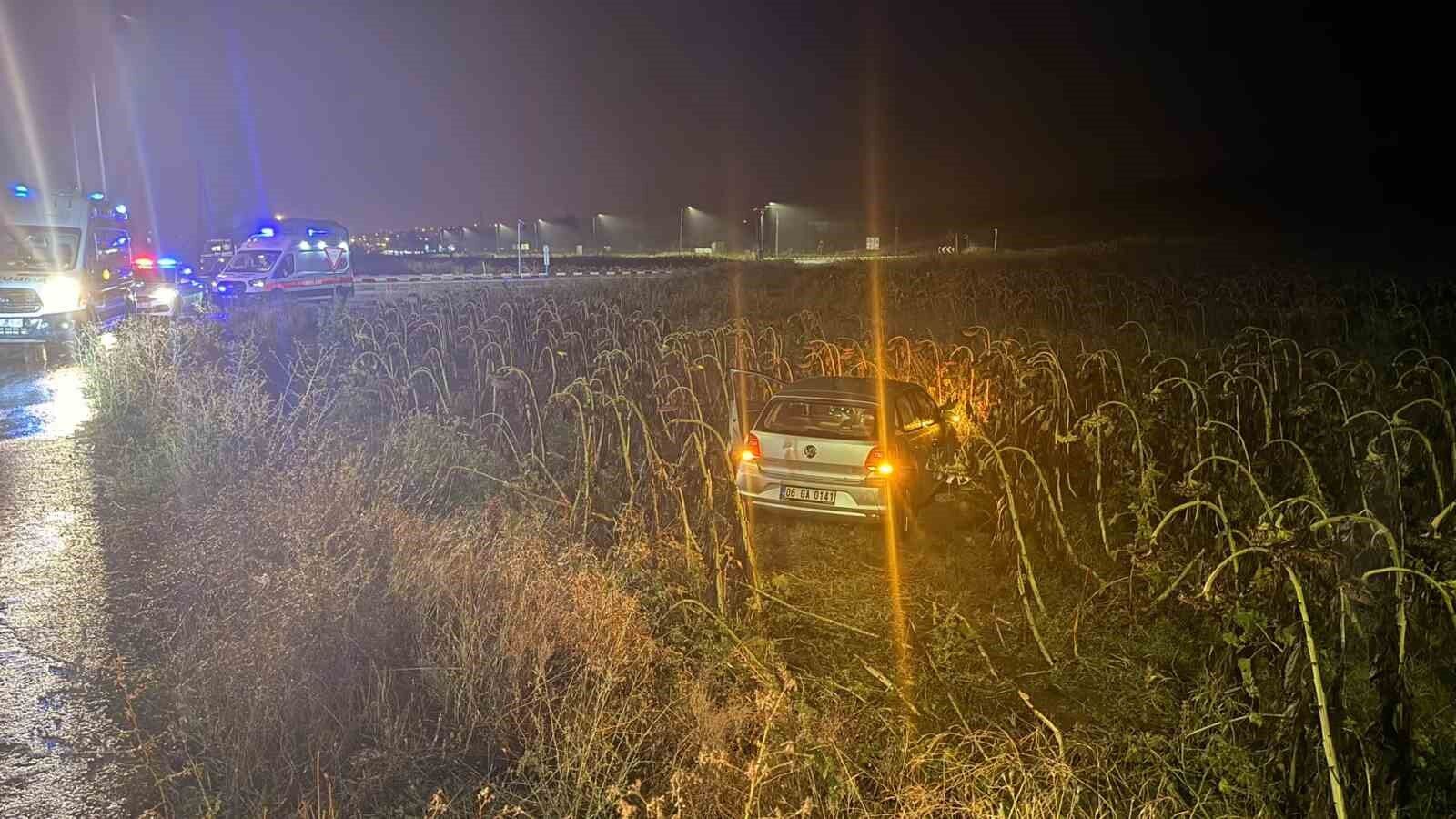Çorum'da otomobil tarlaya uçtu: 2 yaralı