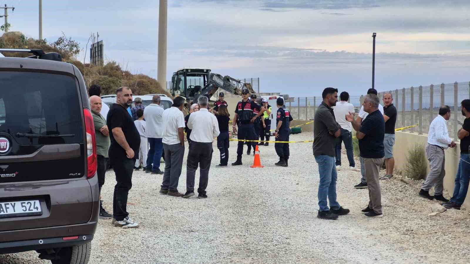 Devrilen kamyonetteki 15 yaşındaki sürücü hayatını kaybetti
