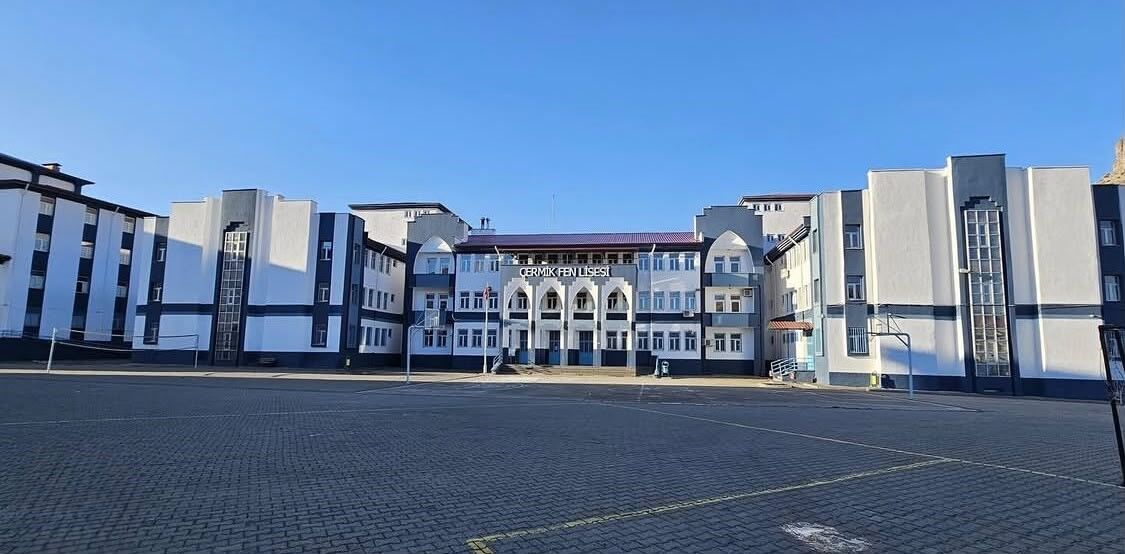 Diyarbakır'da 11 öğrenci zehirlenme şüphesiyle hastaneye kaldırıldı