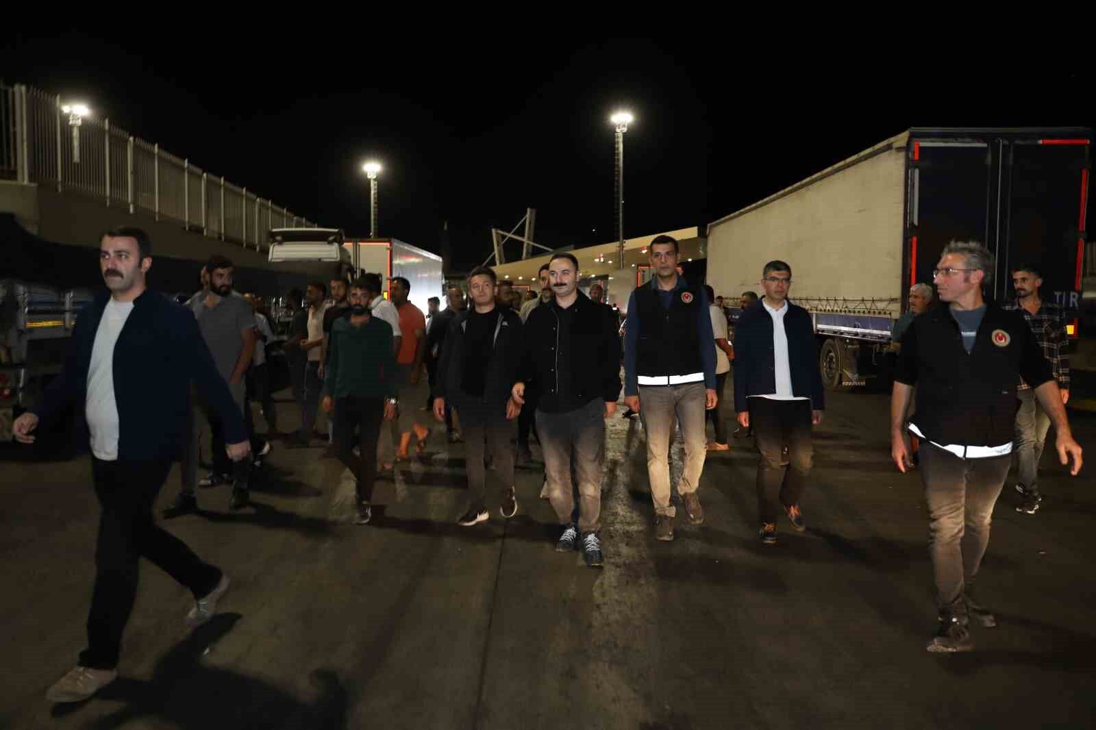 Doğubayazıt Kaymakamı Ayvat'tan Gürbulak Gümrük Kapısı'na gece denetimi