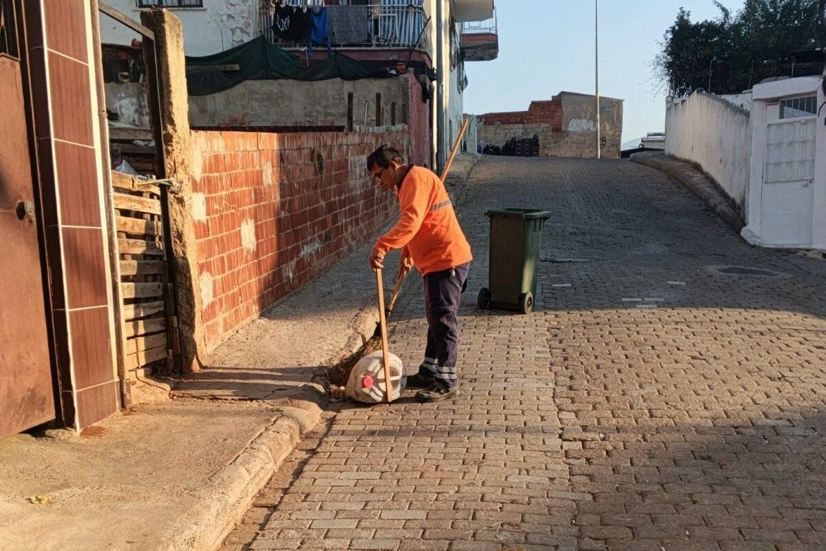 Efeler Belediyesi'nin temizlik çalışmaları aralıksız sürüyor