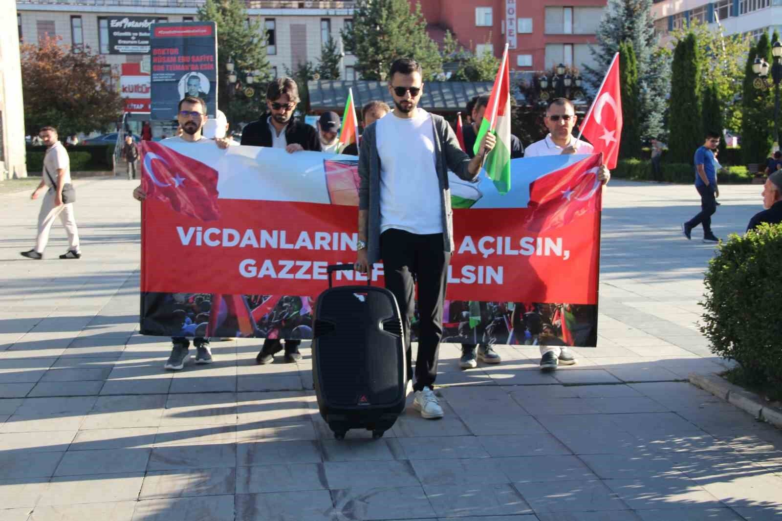 Erzurum'da sağlıkçılar 150 haftadır Gazze için yürüyor: 'Zalim zulmünde devam ettikçe biz de mazlumun yanında olmaya devam edeceğiz'