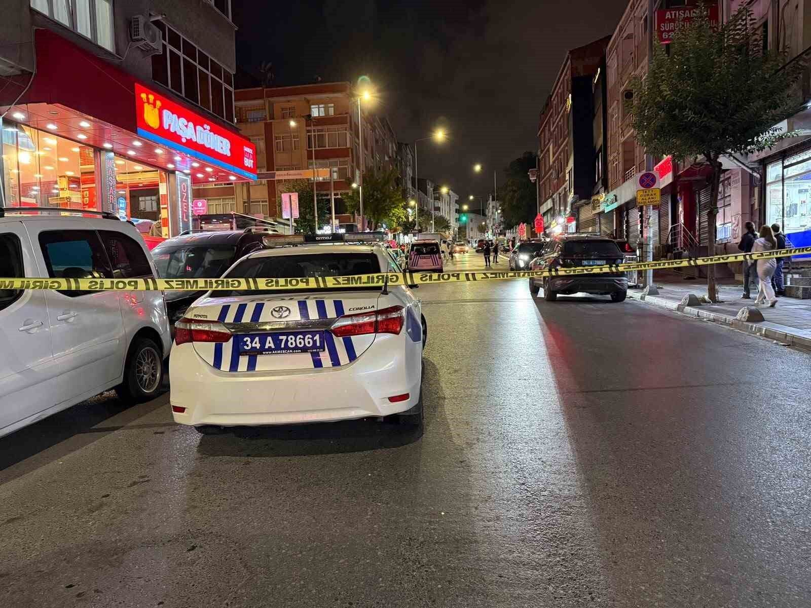Esenler'de polisin üzerine yürüyen eli bıçaklı şahıs etkisiz hale getirildi