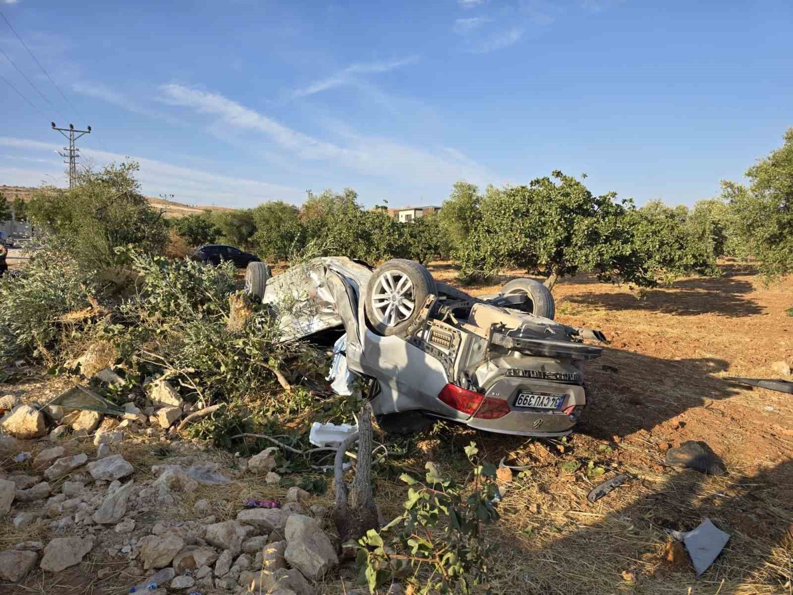 Gaziantep'te motosikletle çarpışan otomobil fıstık tarlasına uçtu: 1 ölü, 6 yaralı