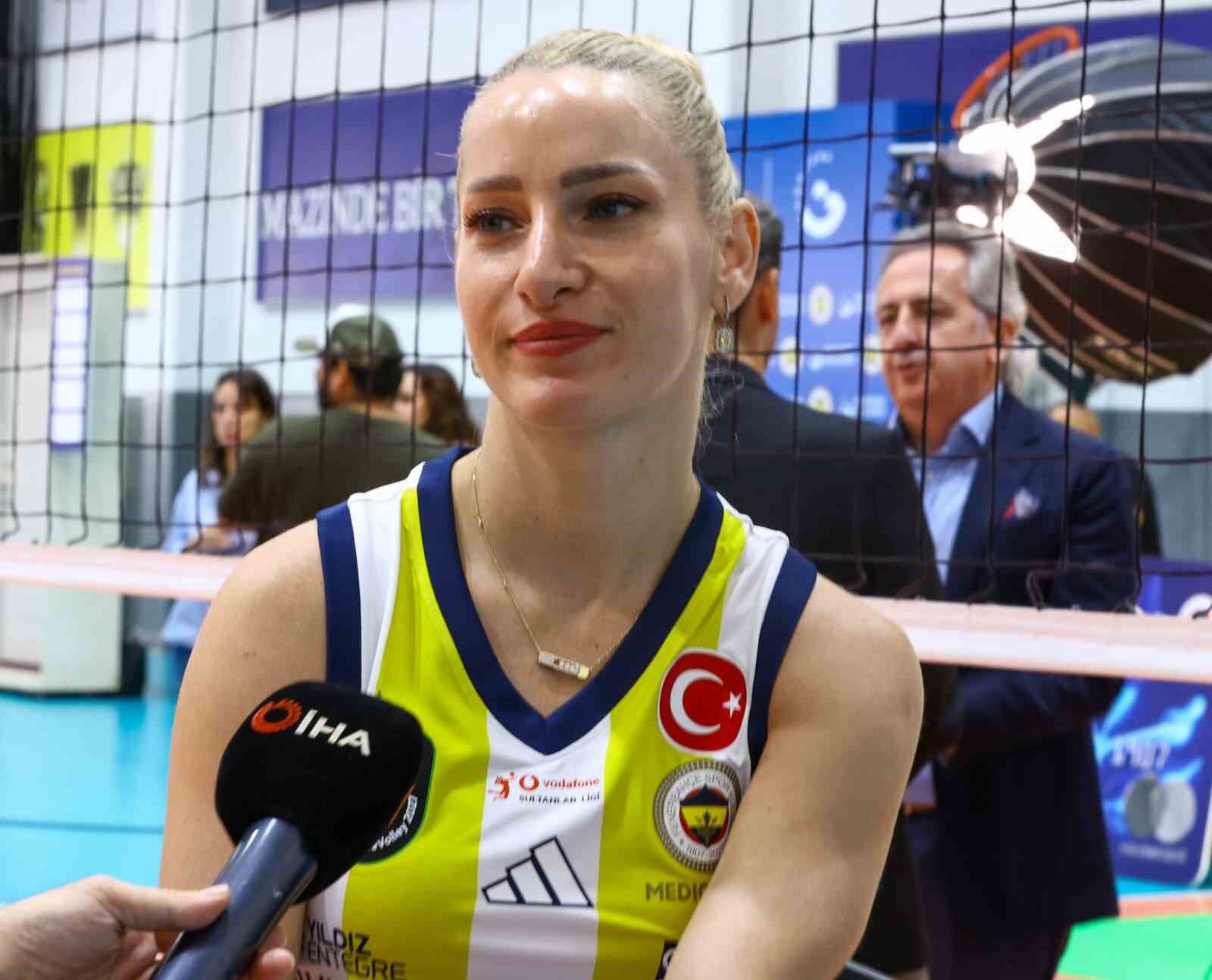 Gizem Örge: 'Kupalarla taçlandıracağımız bir sezon olacağına inanıyorum'