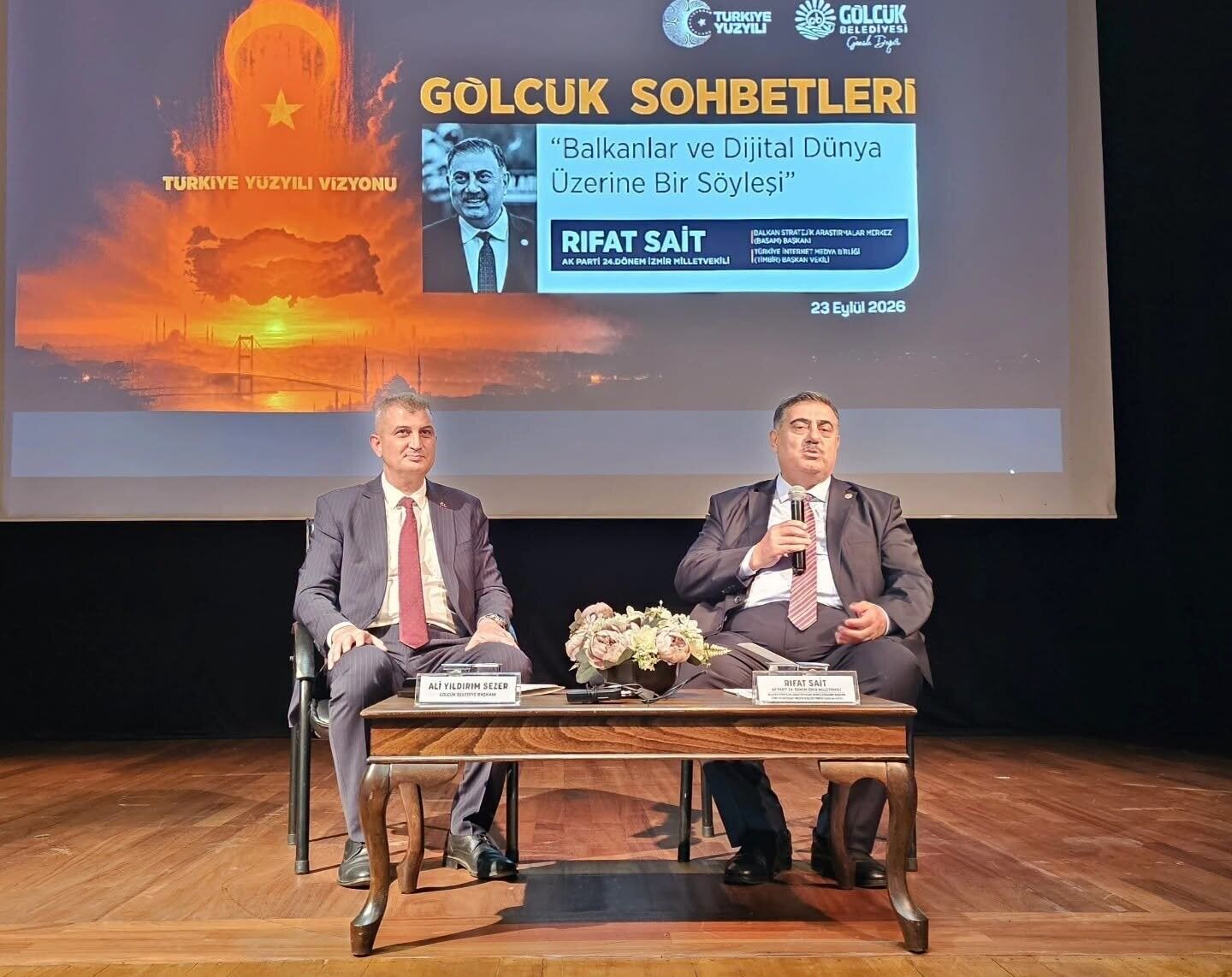 Gölcük'te 'Balkanlar ve Dijital Medya' konulu söyleşi düzenlendi