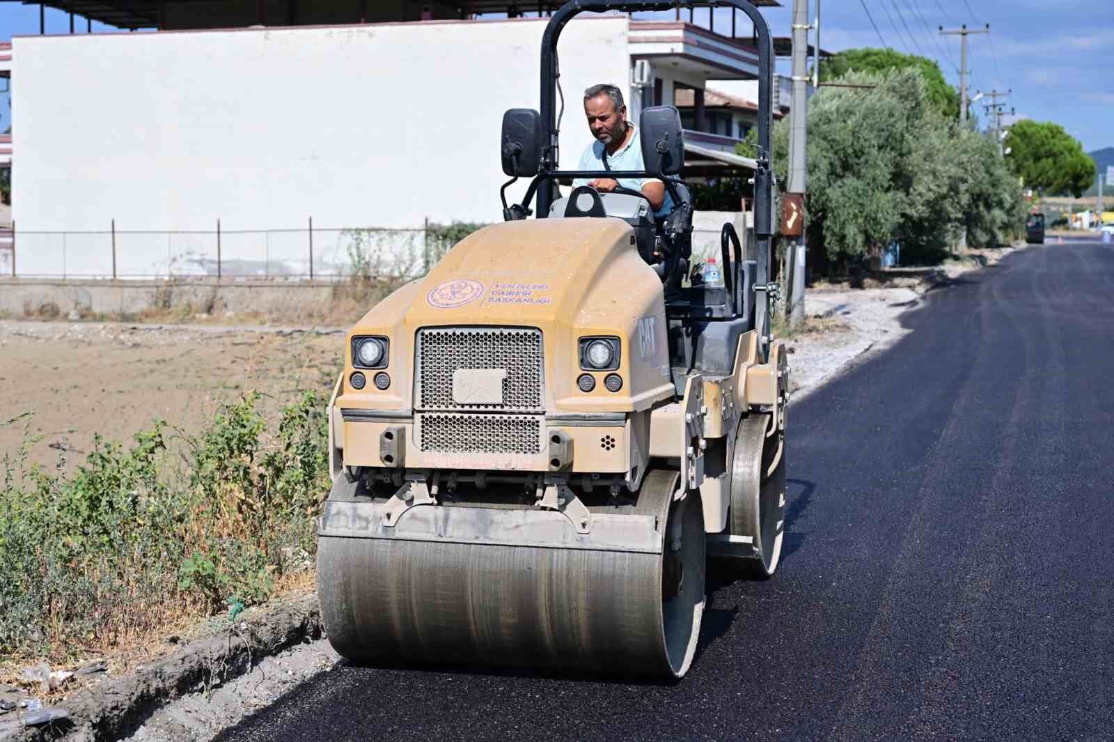 Gölmarmara NATO Caddesi'nde sıcak asfalt çalışması başladı