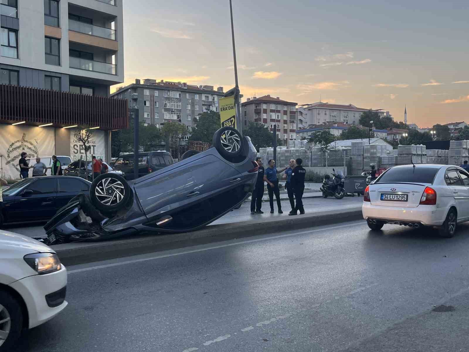 Güngören'de kaza yapan aracın takla attığı anlar kamerada
