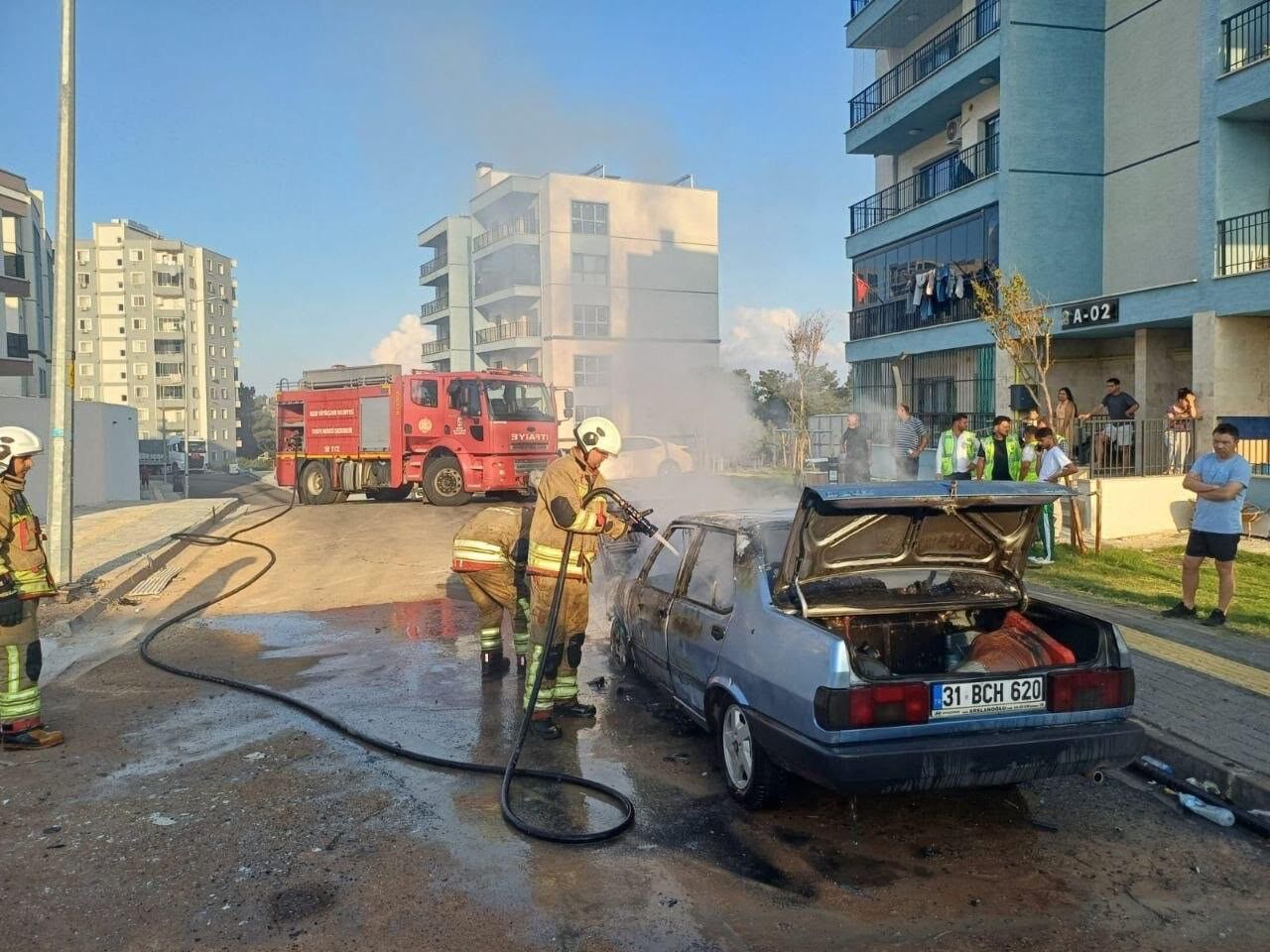 İskenderun'da Tofaş alevlere teslim oldu