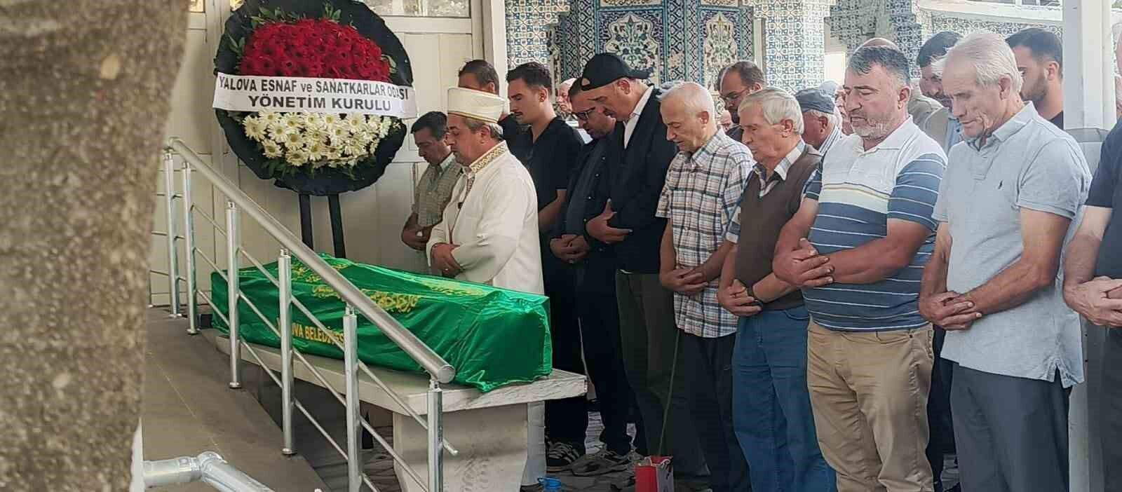 İznik Gölü'nde hayatını kaybeden öğretmen Yalova'da toprağa verildi