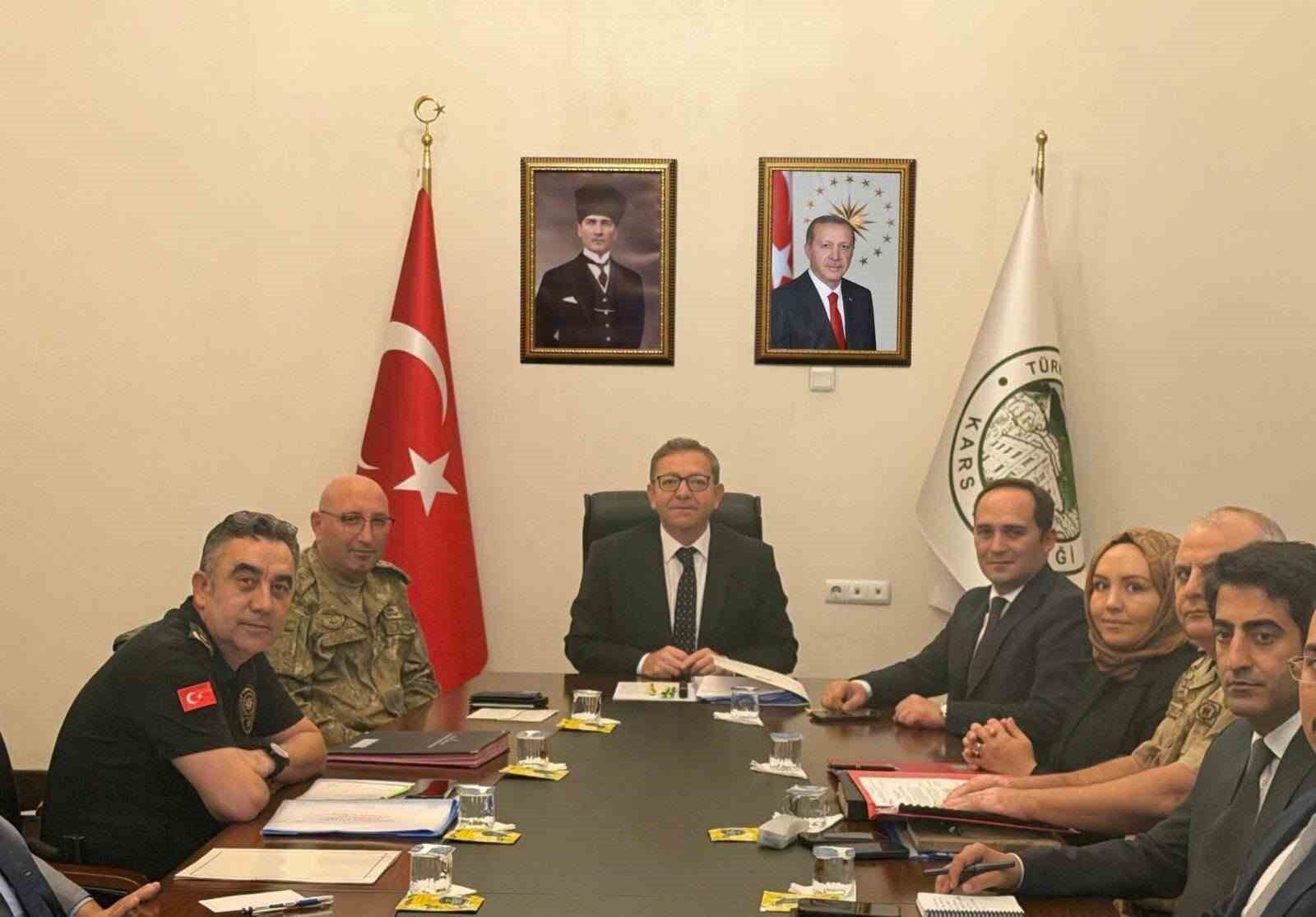 Kars'ta güvenlik zirvesi: Asayiş, okul güvenliği ve sınır hattı masada