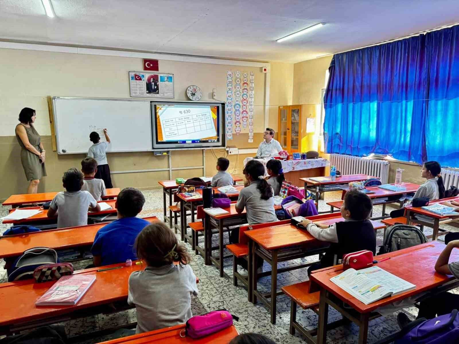 Kaymakam Sözen, Yazıkent'te öğrencilerle bir araya geldi