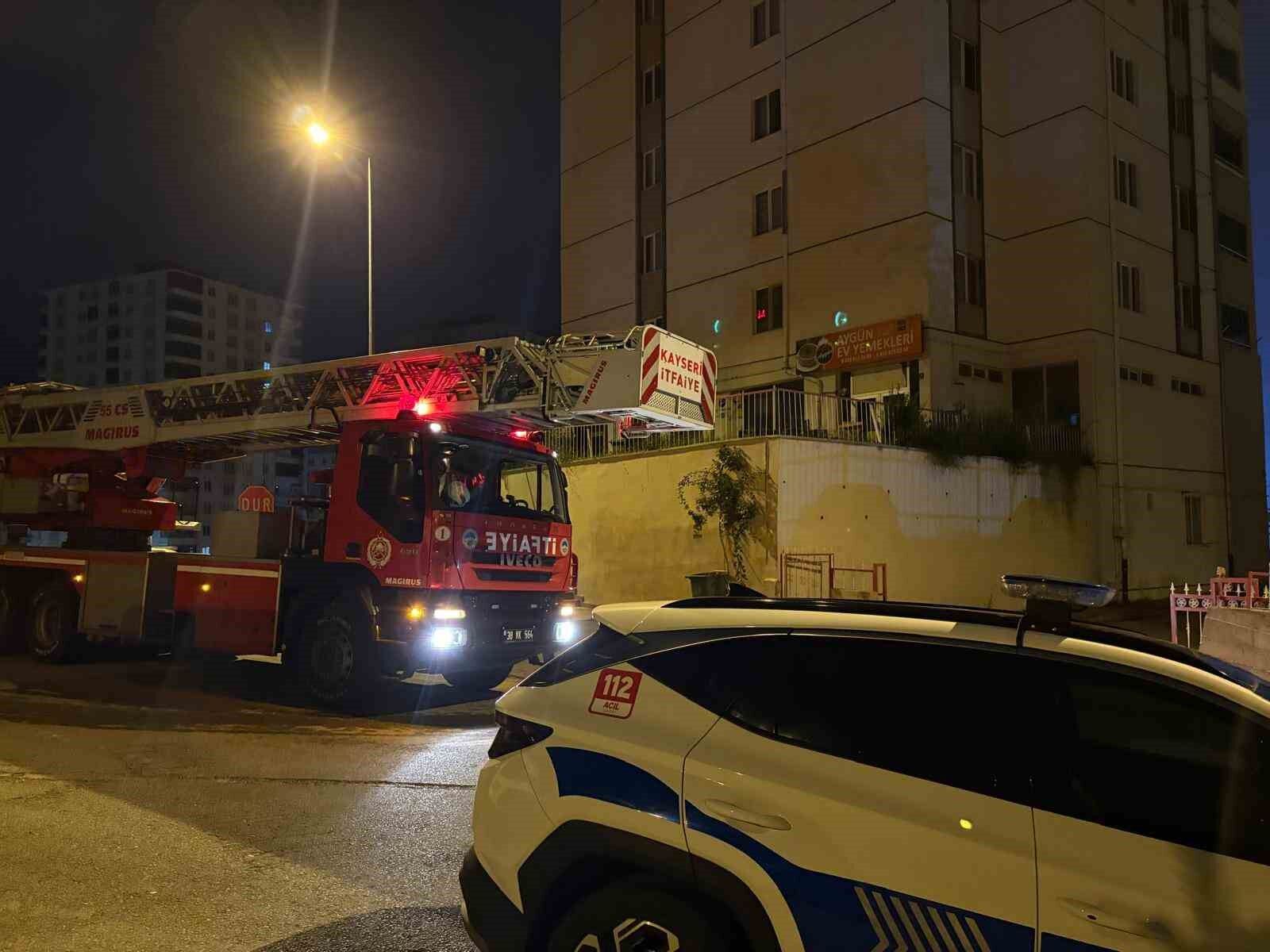 Kayseri'de 10 katlı binada yangın paniği