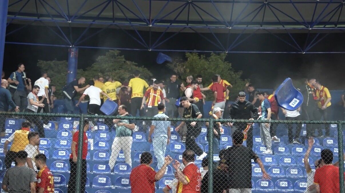 Kayserispor taraftarları tribün koltuklarını kırdı, stadyum zarar gördü