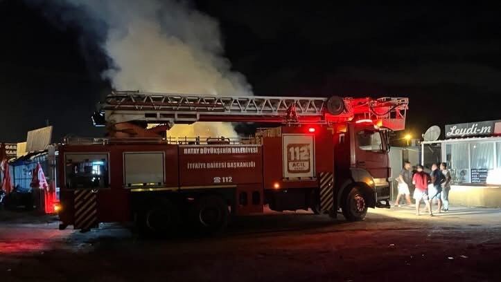 Kırıkhan'da konteyner yangını kısa sürede söndürüldü