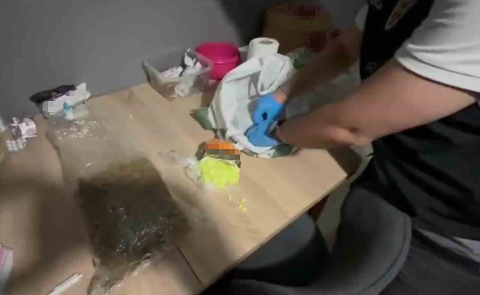 Kocaeli'de zehir tacirlerine operasyon: Skank, kokain ve ecstasy ele geçirildi