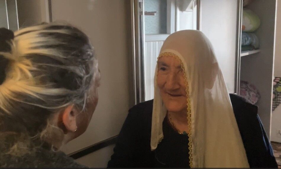 Komşularının ulaşamadığı yaşlı kadın koltuğun üzerinde uyurken bulundu