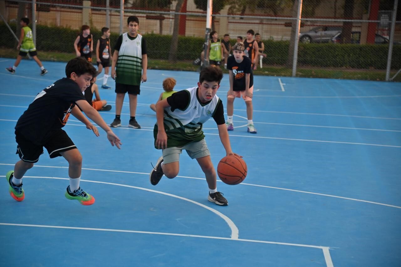 Manisa'da basketbol tutkusu sahaya yansıdı