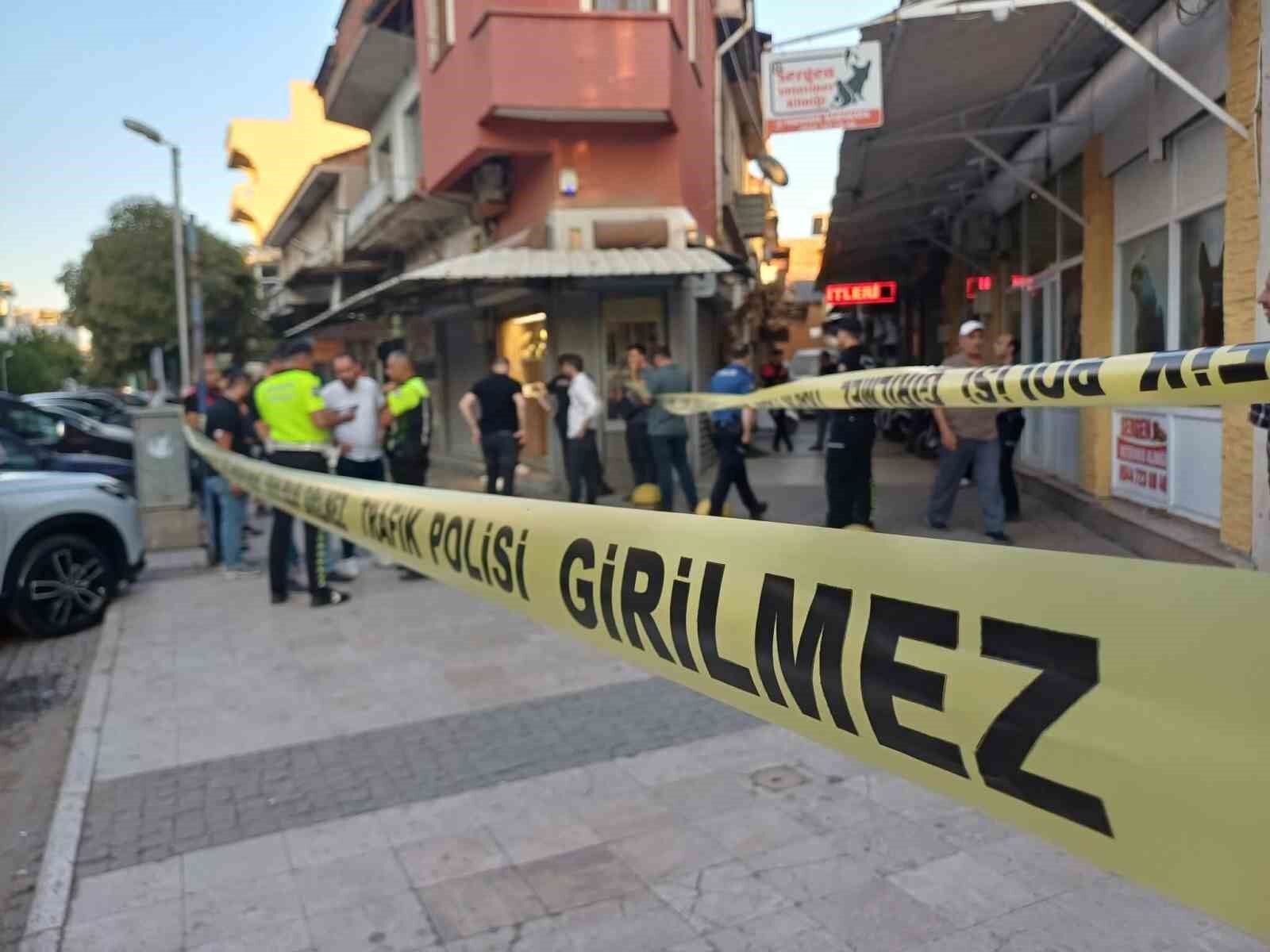 Manisa'daki kuyumcuya silahla soygun girişiminde bulunan şüpheli tutuklandı