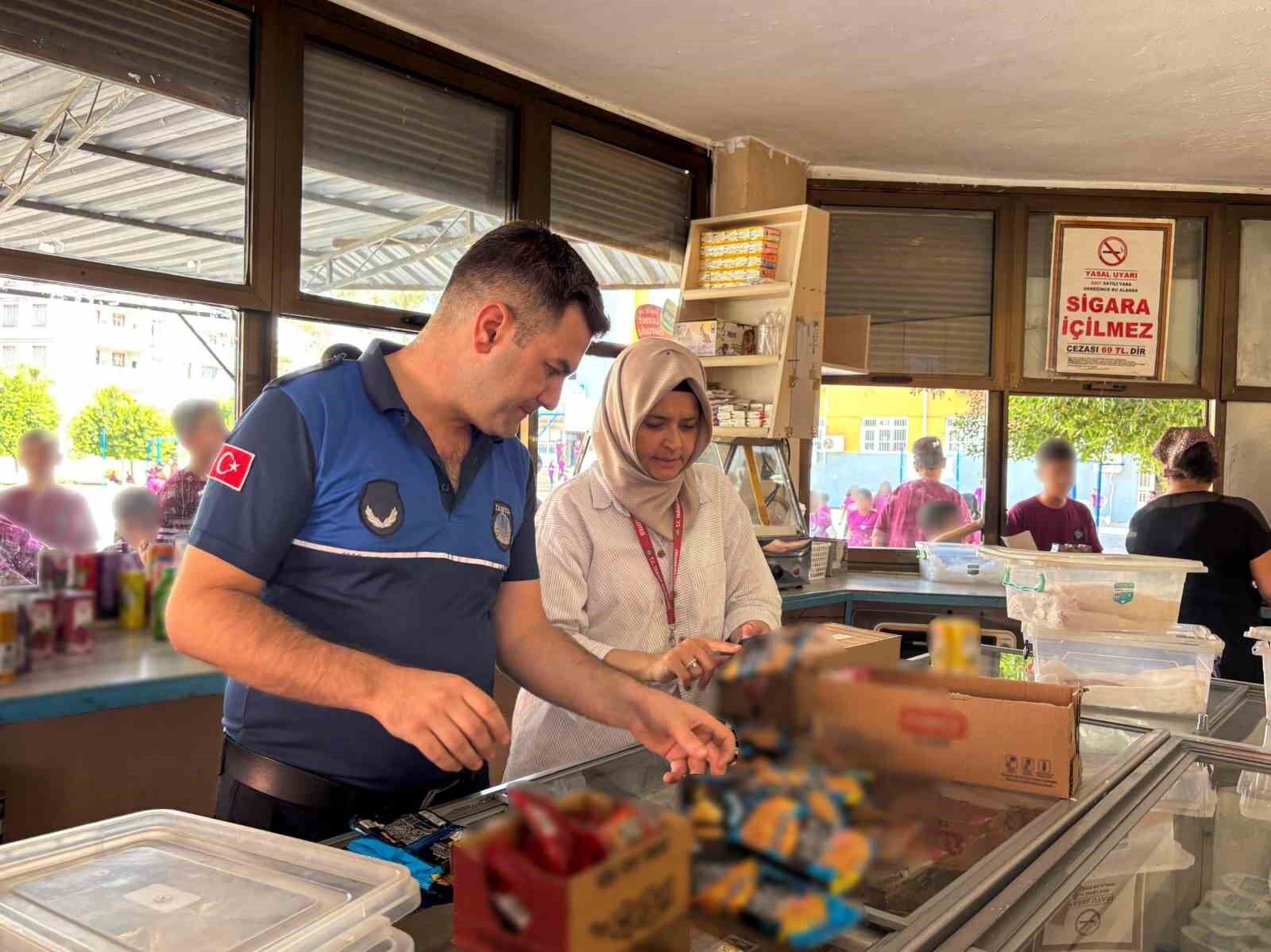 Mersin'de okul kantinlerine denetim: Tarihi geçmiş ürünler imha edildi