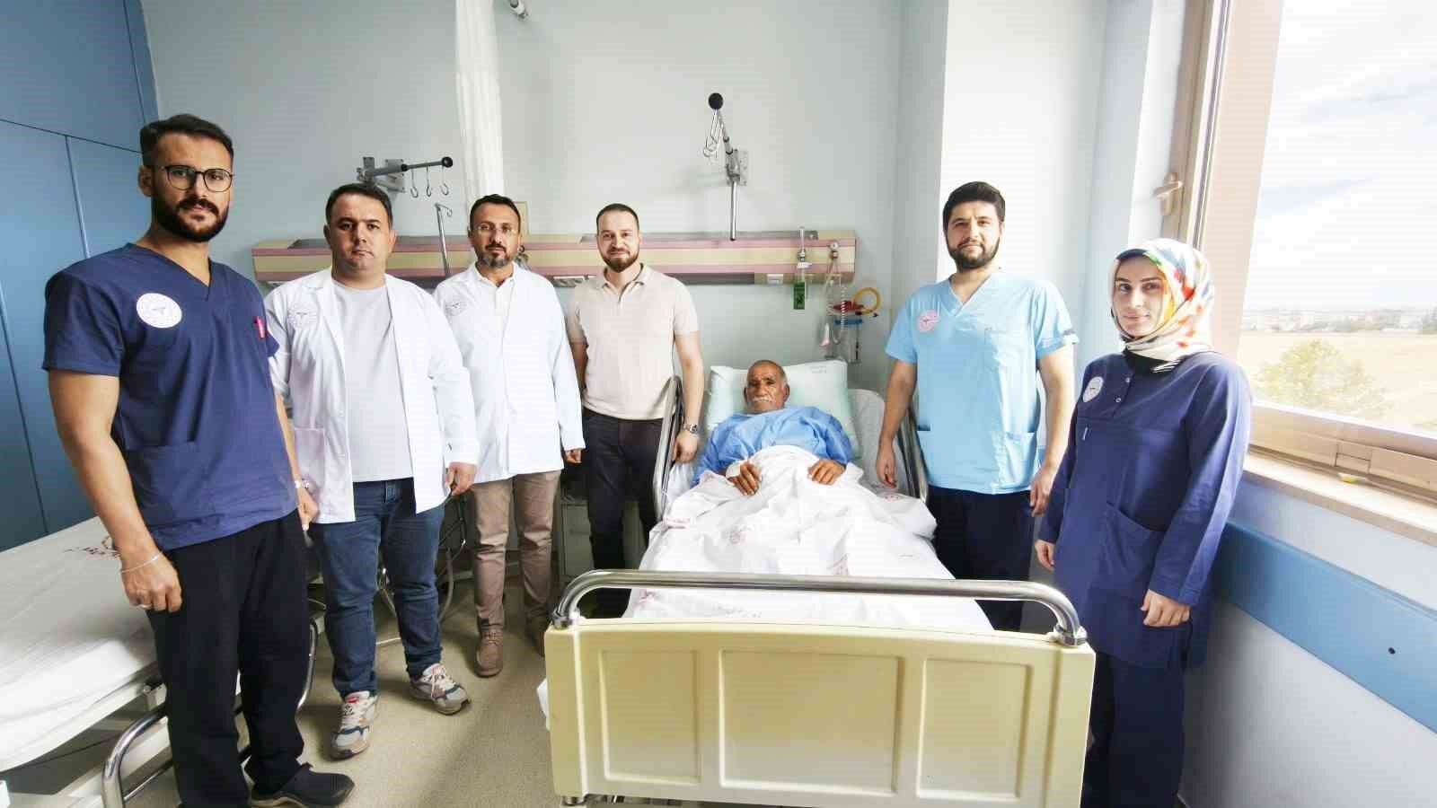 Mesanesinden 42 parça taş çıkarılan hasta sağlığına kavuştu