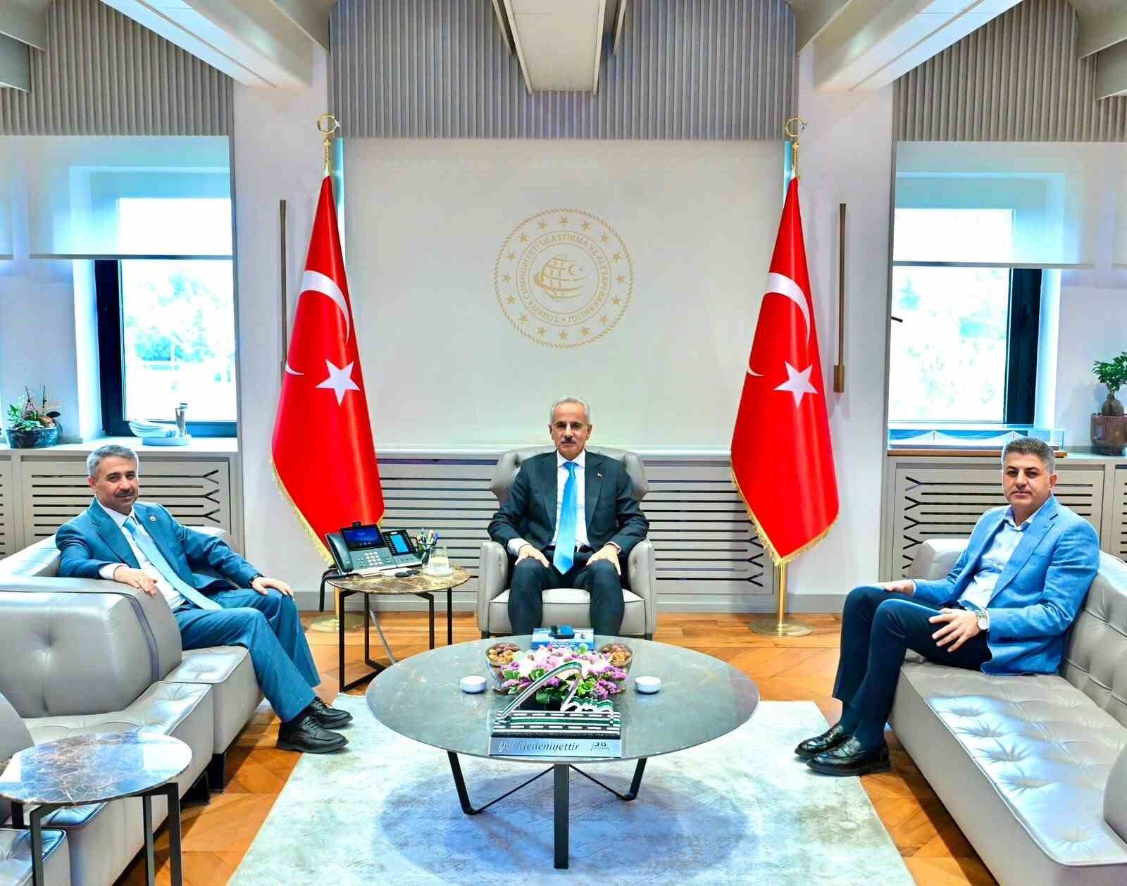 Milletvekili Alkayış: 'Atatürk Bulvarı'nda 12 kilometrelik yan yollarımızı yeniliyoruz'