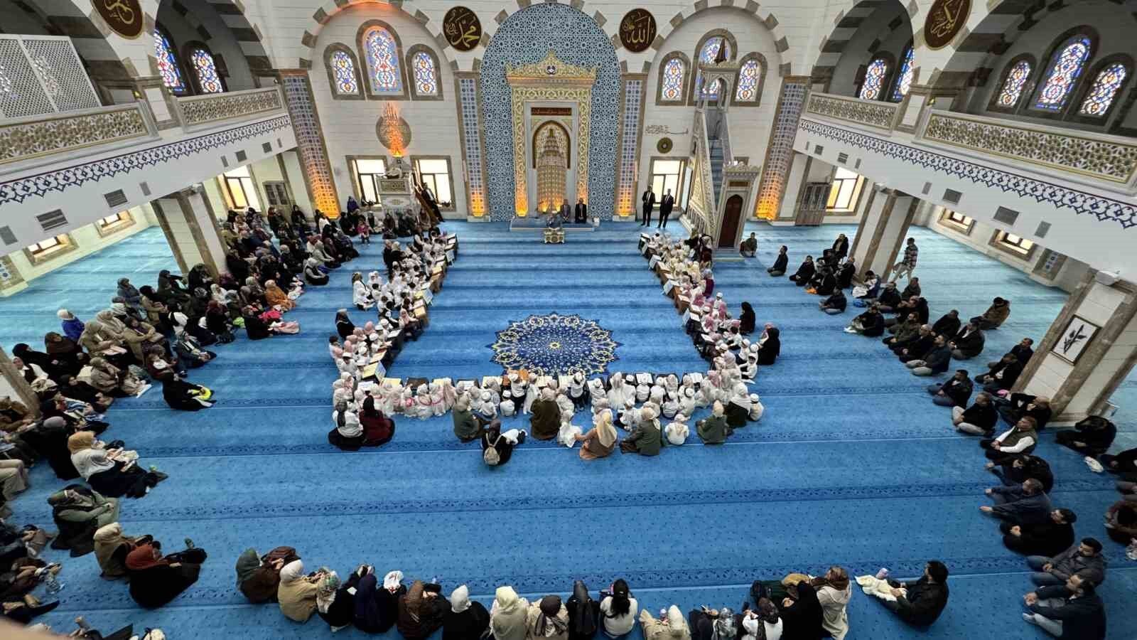 Minik öğrencilerin Kur'an yolculuğu törenle başladı