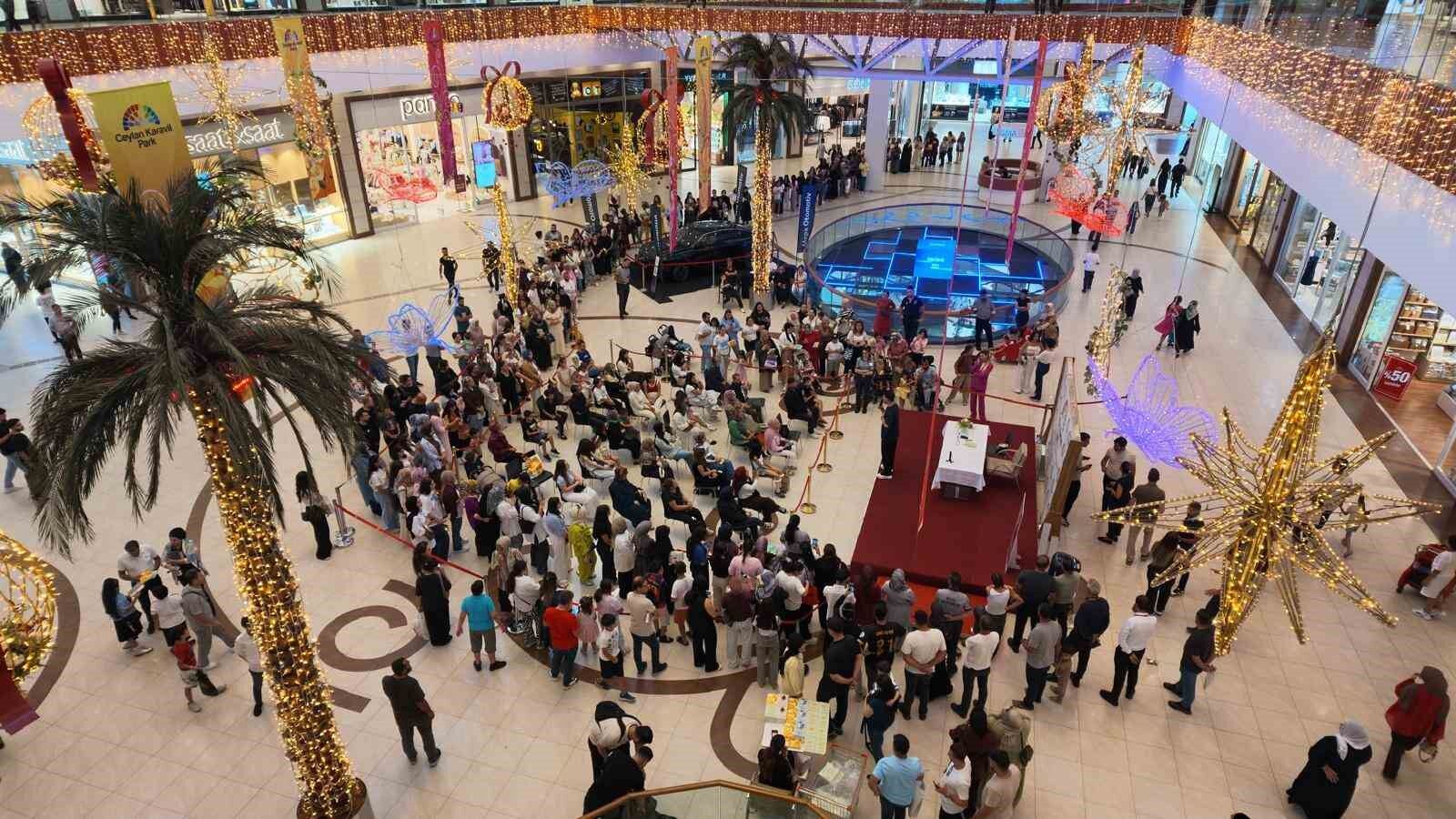 Miraç Çağrı Aktaş, Ceylan Karavil Park AVM'de okurlarıyla buluştu