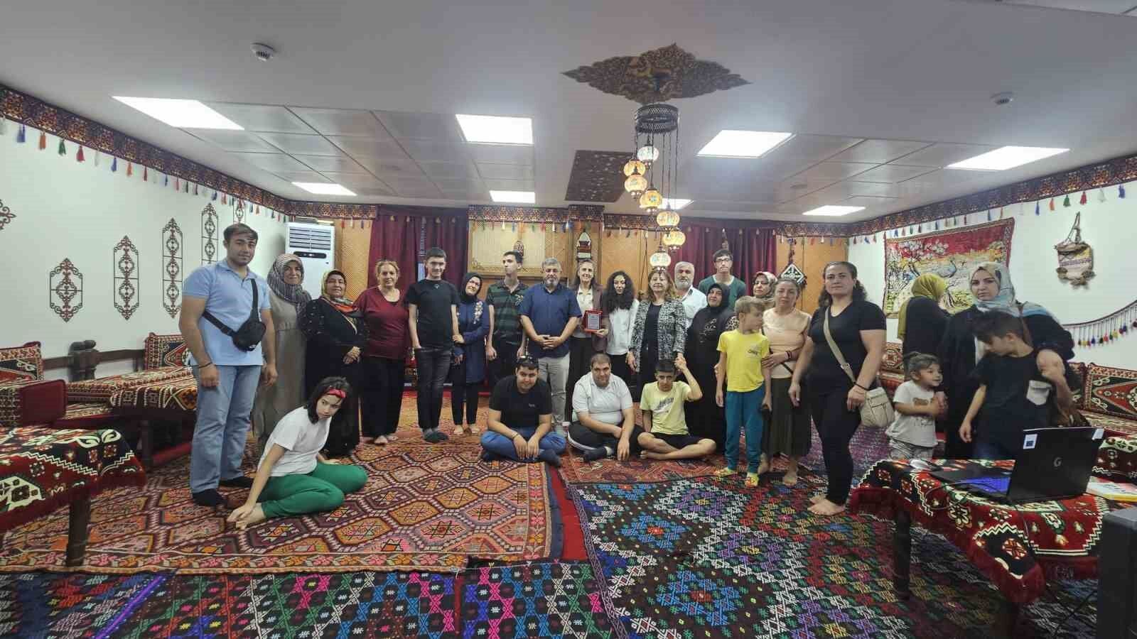 Otizmli bireyler ve ailelerine yönelik eğitim semineri düzenlendi