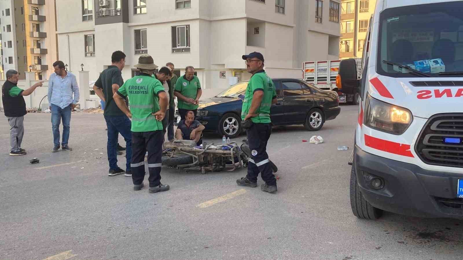 Otomobille çarpışan motosikletin sürücüsü yaralandı