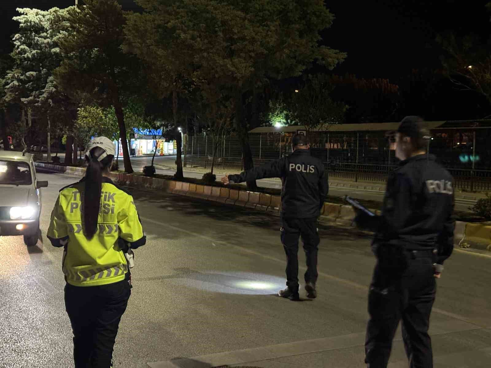 Polis ekiplerinin huzur ve güvenlik uygulamaları aralıksız sürüyor