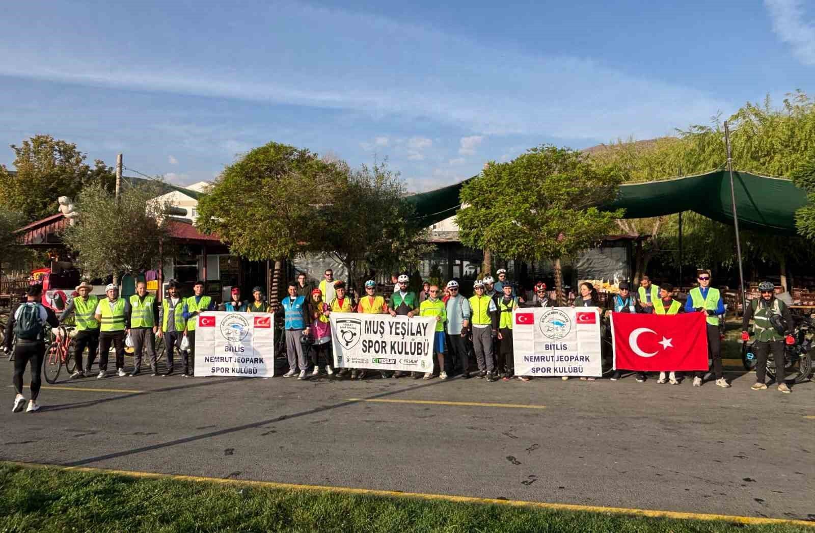 Tatvan'dan Muş'a 100 kilometrelik bisiklet turu