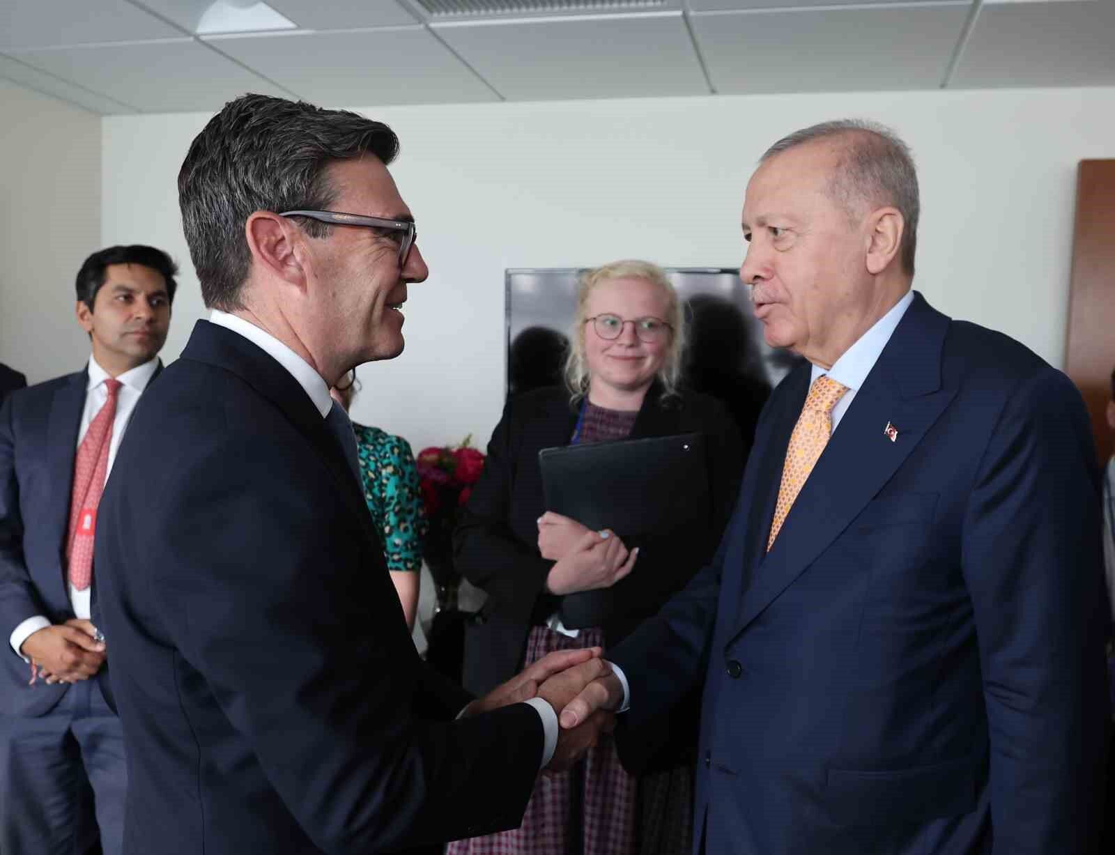 Trump, İngiltere Başbakanı Burnham ile bir araya geldi