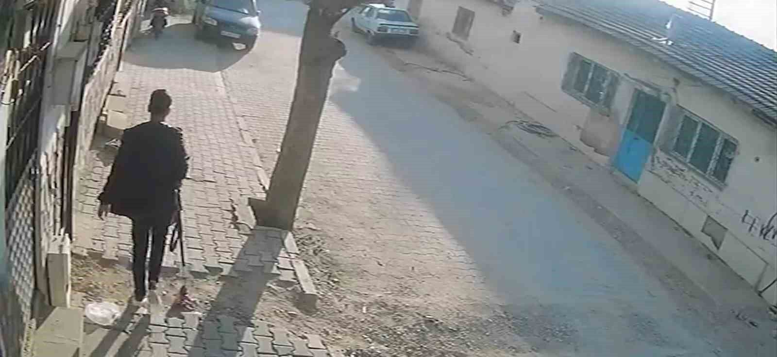 Turgutlu'da okul önünde silahlı saldırı: 10 öğrenci yaralandı