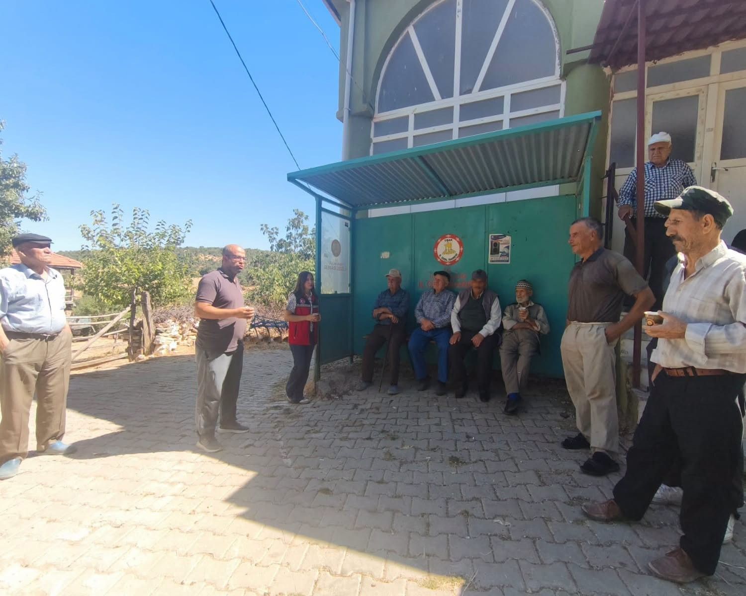 Uşak İl Tarım ve Orman Müdürlüğü personelleri üreticilerle bir araya geldi