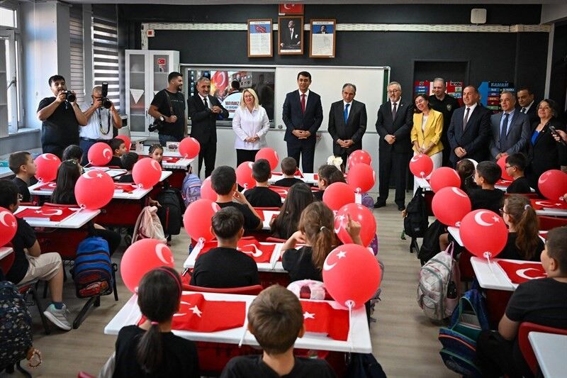 Uşak'ta eğitim öğretim yılının ilk ders zili çaldı