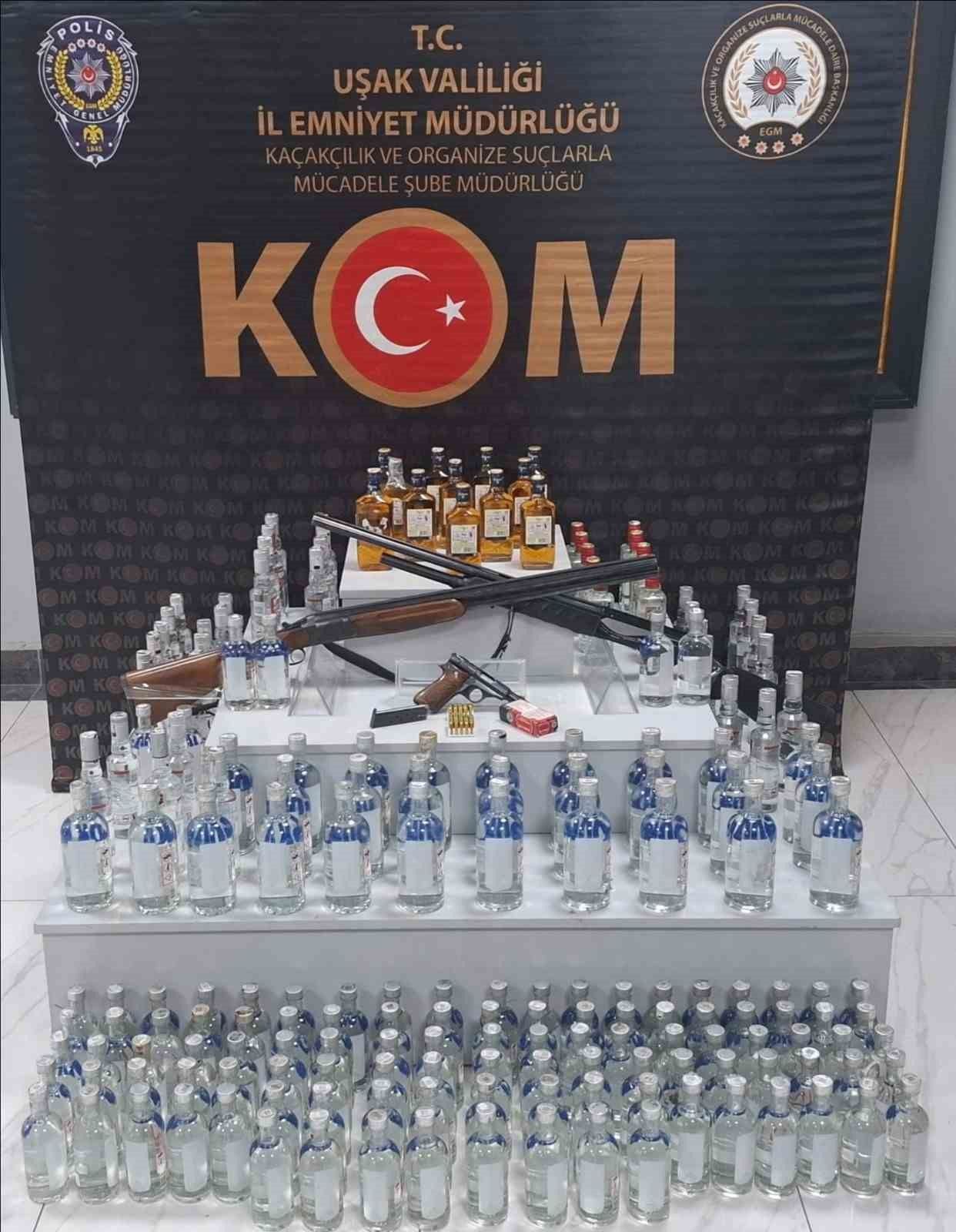 Uşak'ta kaçak alkol ve sigara operasyonu