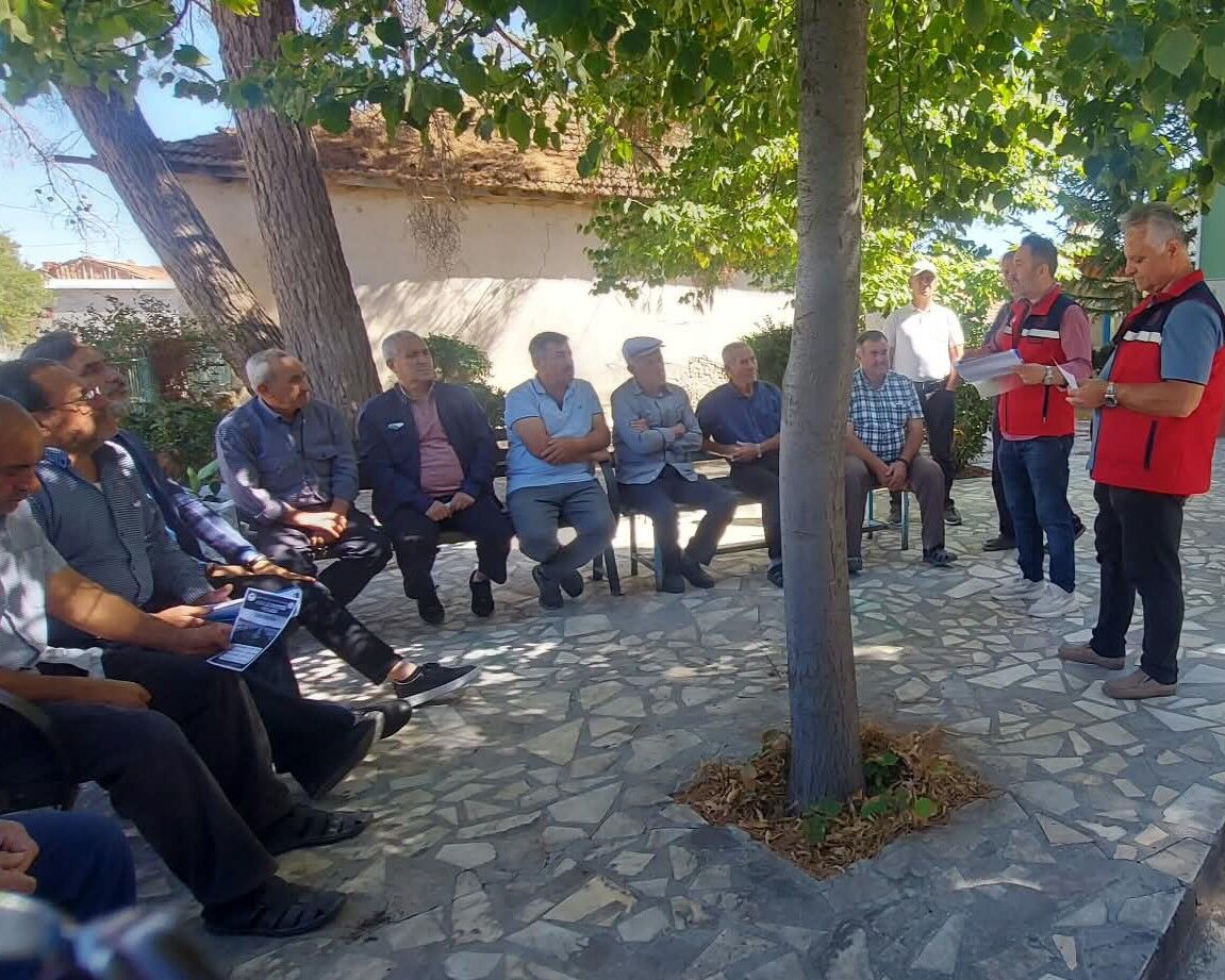 Uşak'ta tarım ekipleri üreticilerle bir araya geliyor