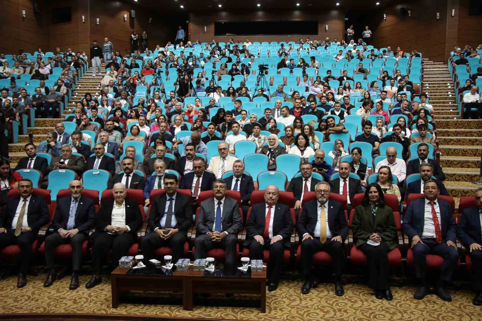 Uşak'ta 'Timsal Karabekir ile Tarihin Kalbine Yolculuk' söyleşisi