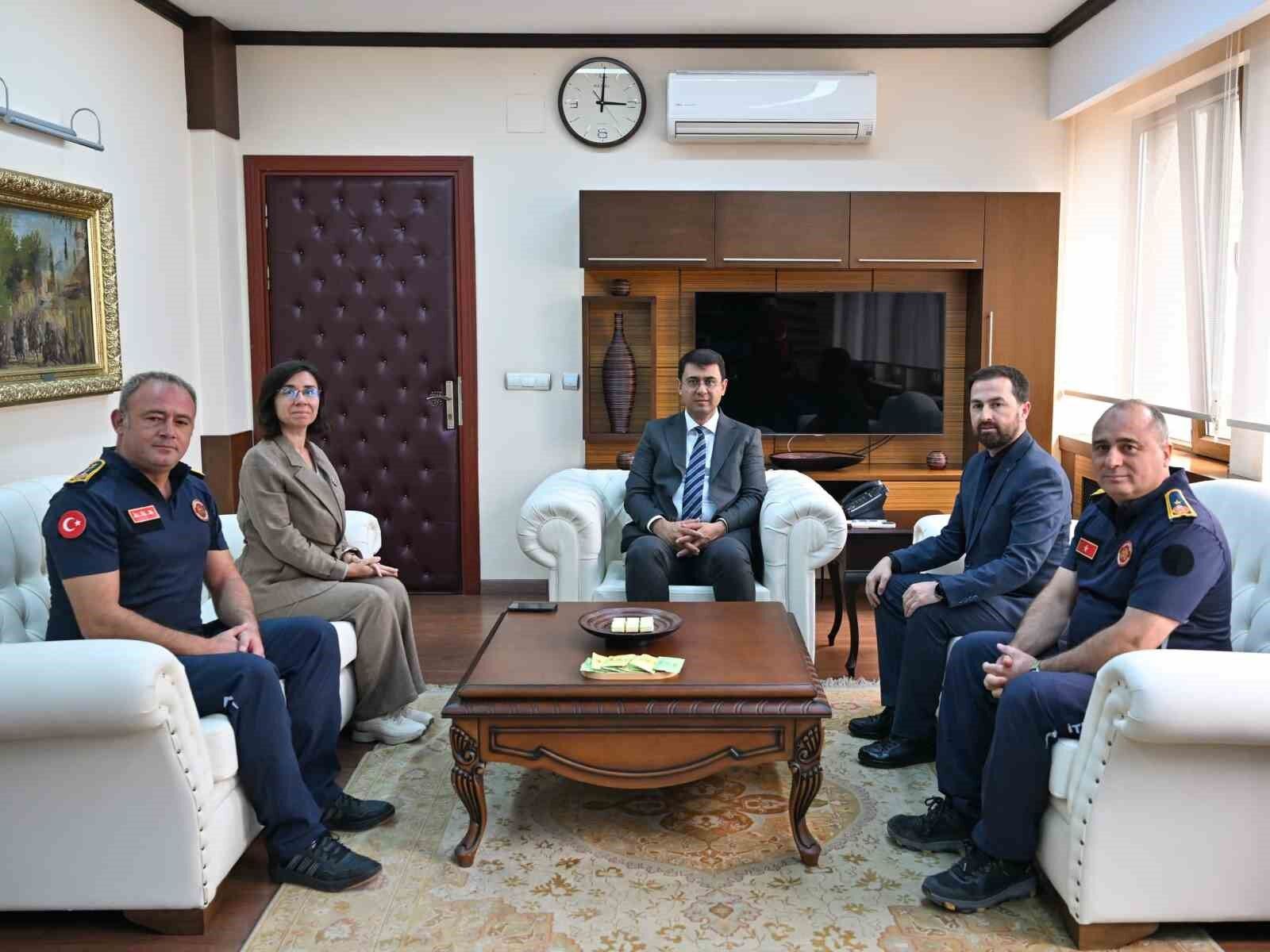 Vali Kartal, İtfaiyecilik Haftasında itfaiyecilerle buluştu