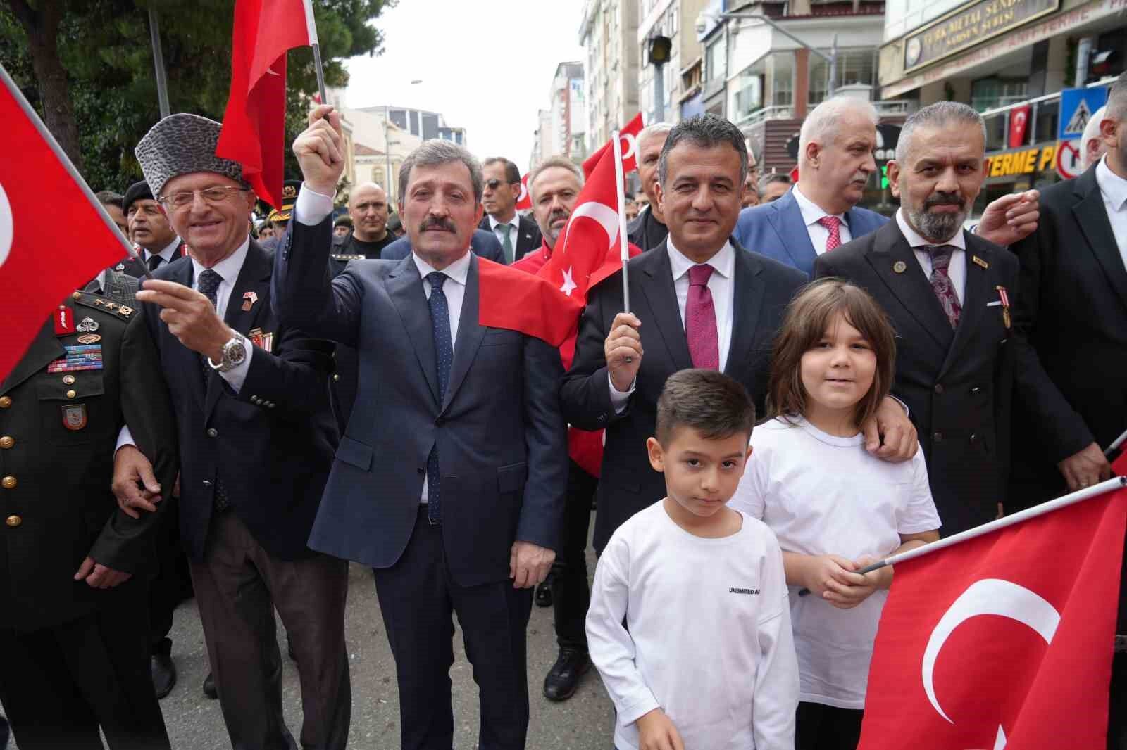 Vali Tavlı: 'Gazi milletimiz, istiklaline ve istikbaline yönelen tüm tehditlere karşı koyacaktır'