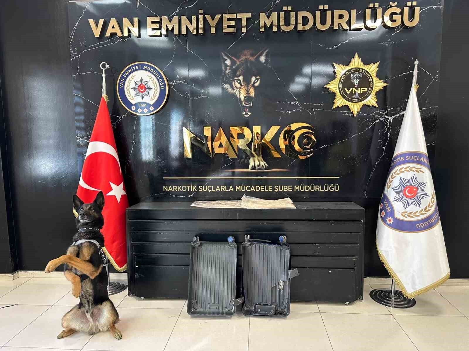 Van'da havalimanında 2 kilo 100 gram uyuşturucu ele geçirildi