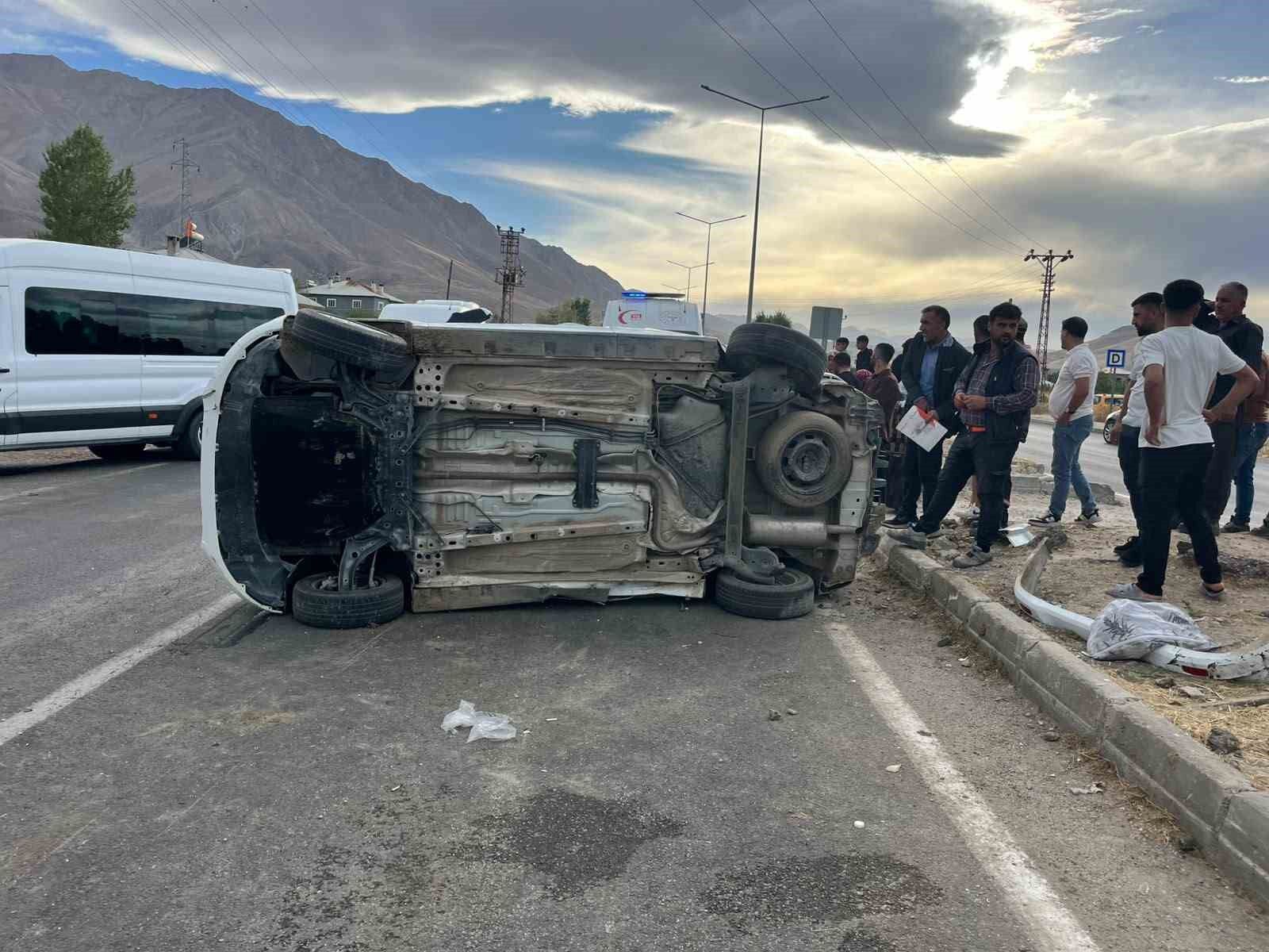 Van'da trafik kazası: 3 yaralı