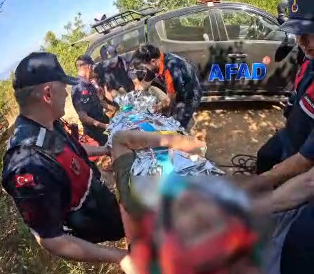 Yalova'da 7 metrelik çukura düşen vatandaş kurtarıldı