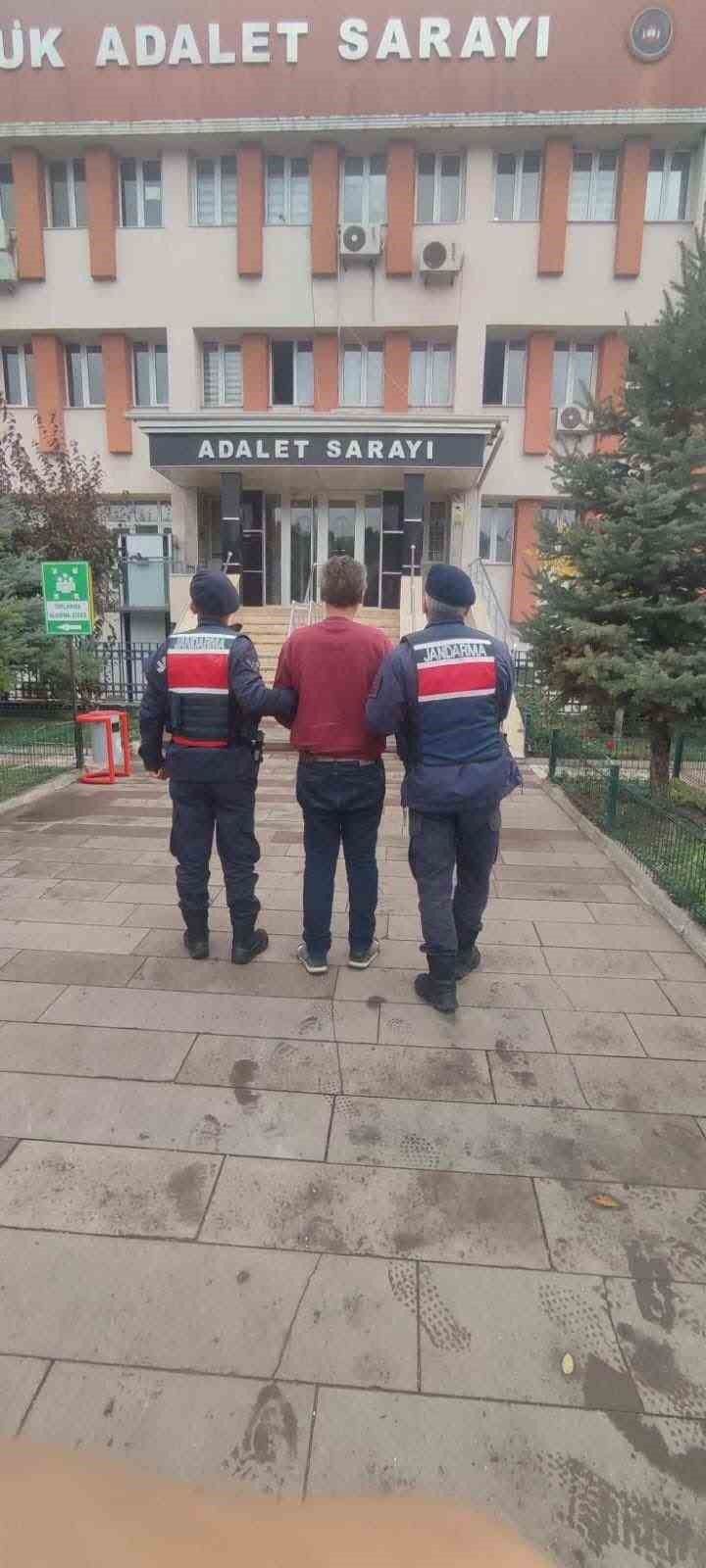 2 yıl 1 ay hapis cezası olan şahıs tutuklandı