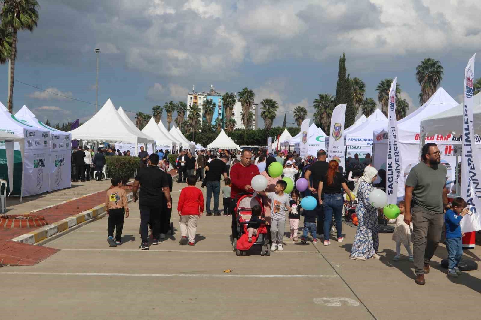 Adana'da aileler bağımlılığa karşı festivalde buluştu