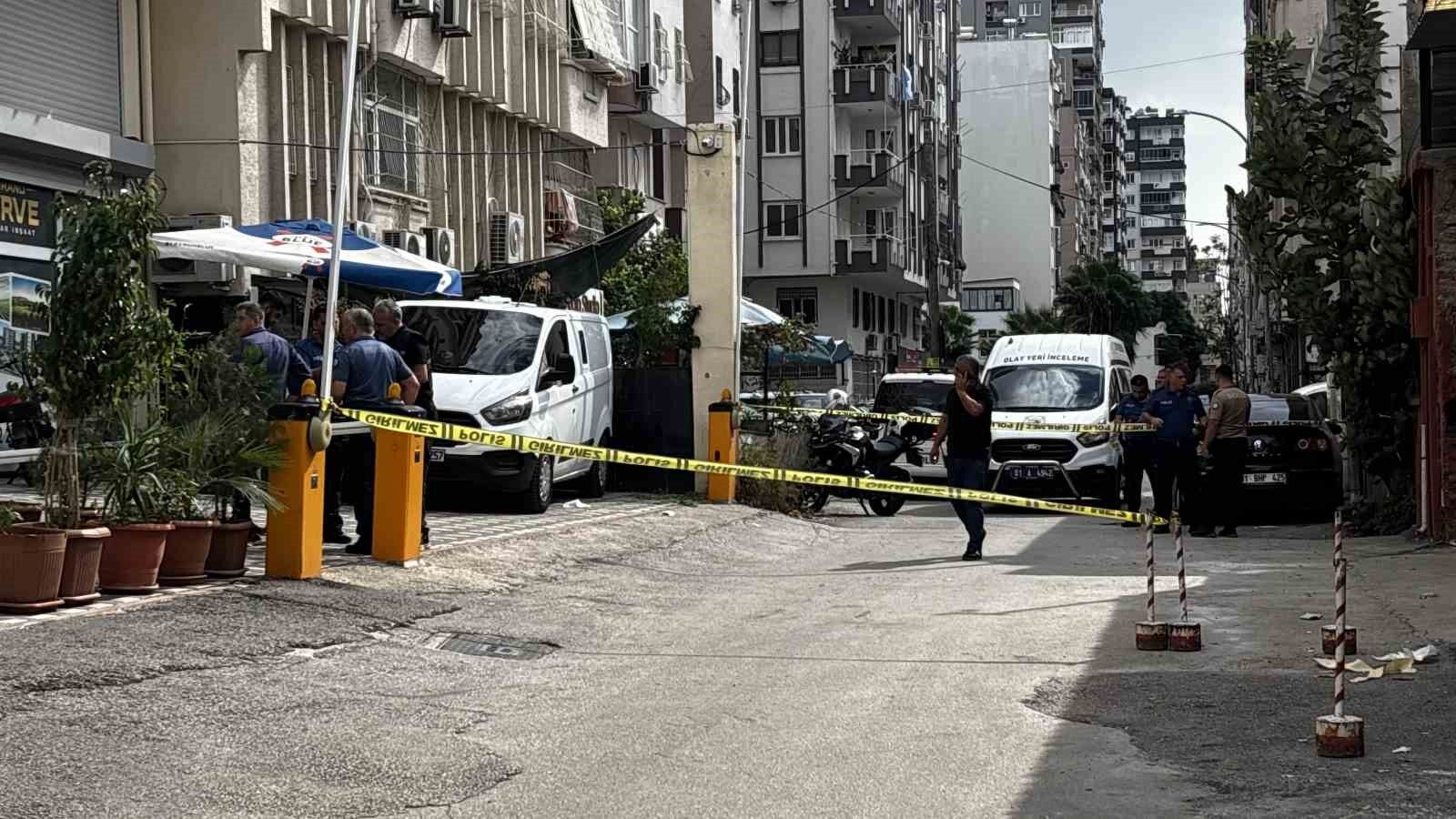 Adana'da iş yeri önünde silahlı saldırı: 1 ölü, 1 yaralı