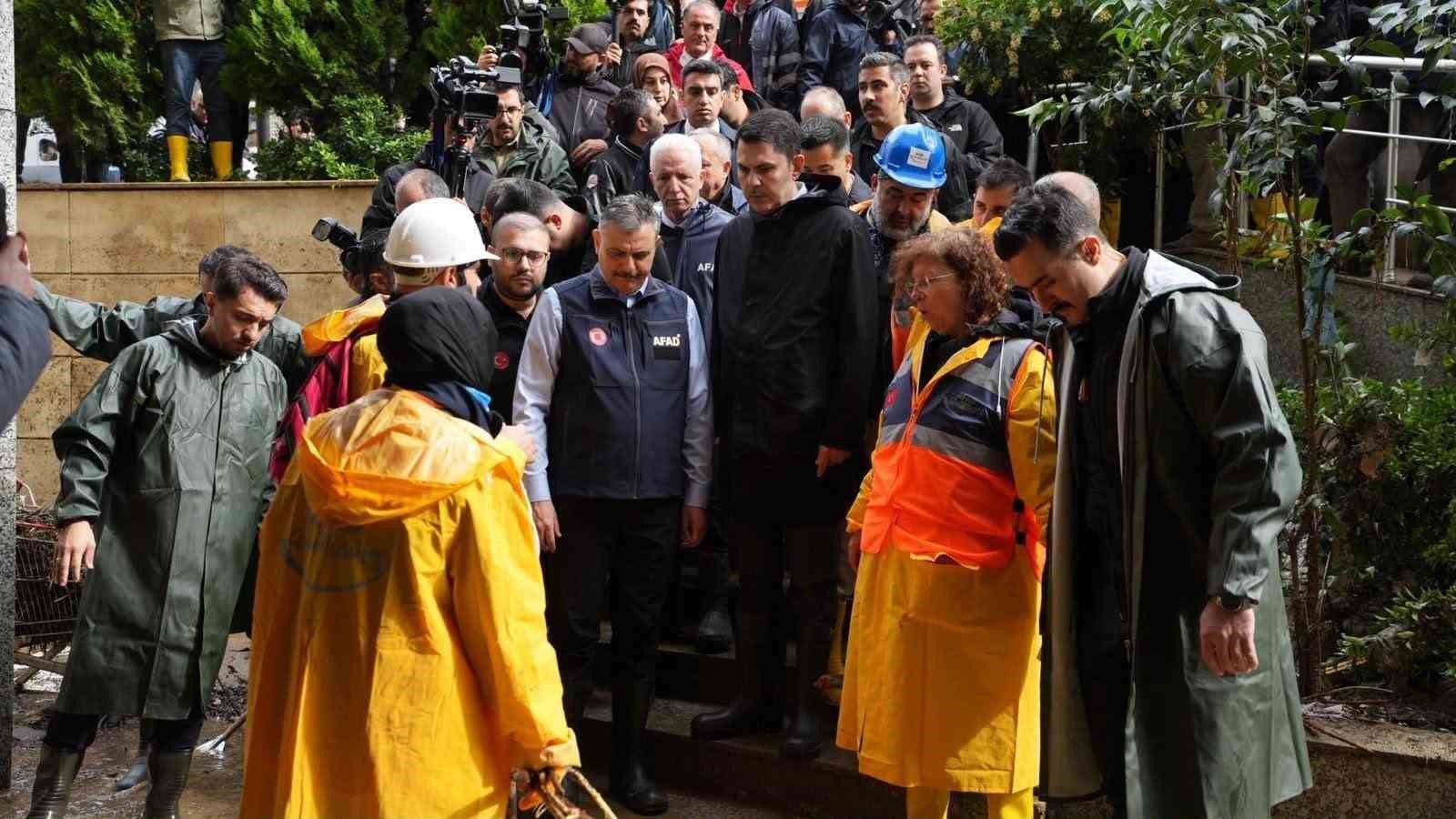 AFAD: 'Ülke genelinde müdahale çalışmalarında 60 bin 395 personel ve 8 bin 927 araç görev yapmaktadır'