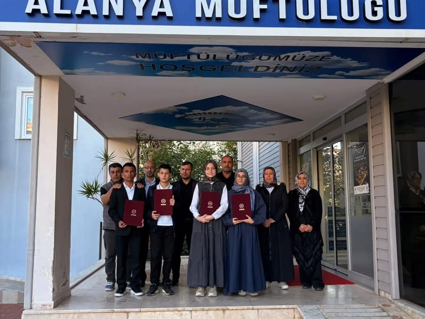 Alanya'da hafızlık eğitimini tamamlayan öğrenciler belgelerine kavuştu