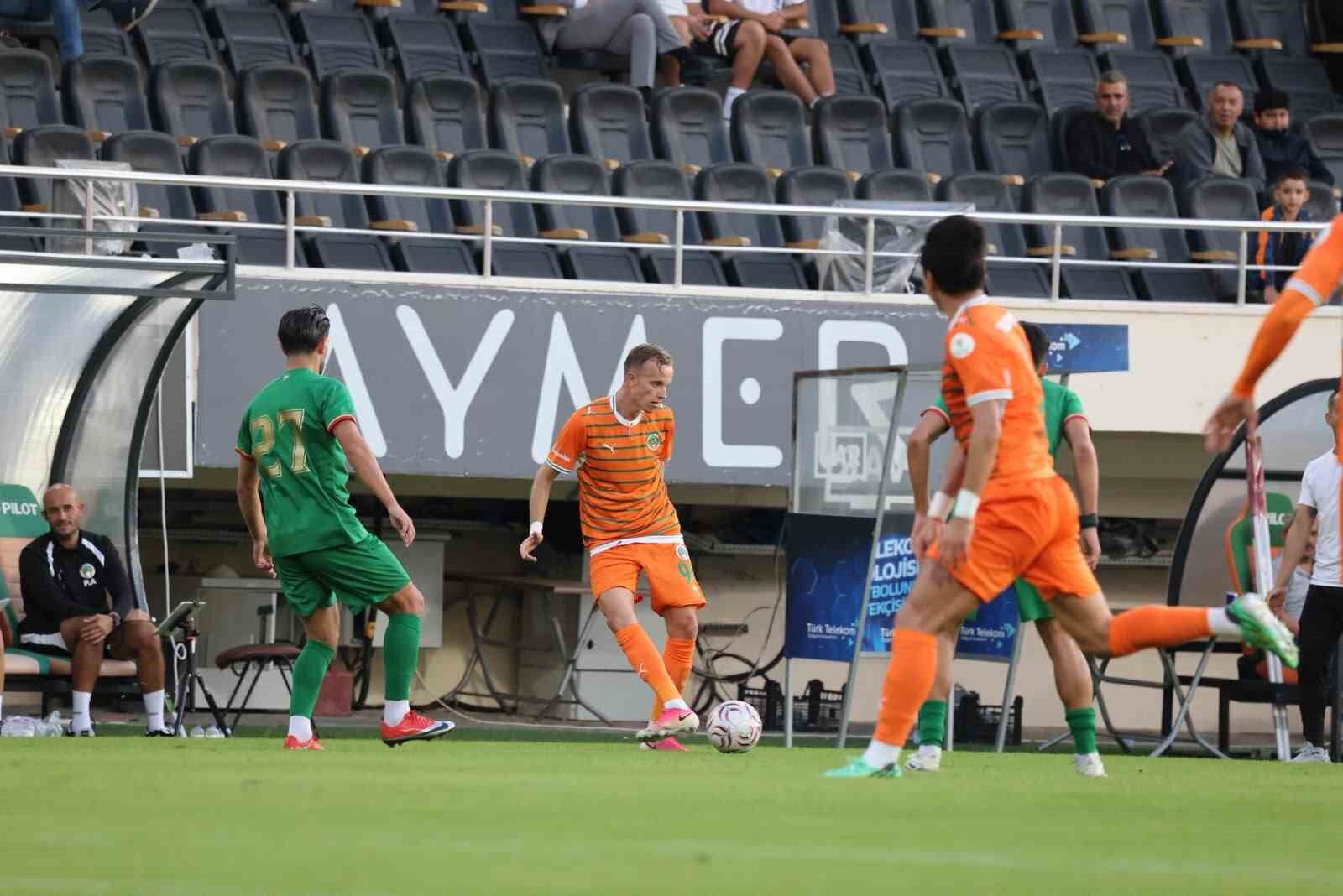 Alanyaspor, Amed Sportif Faaliyetler'i 4-0 mağlup etti